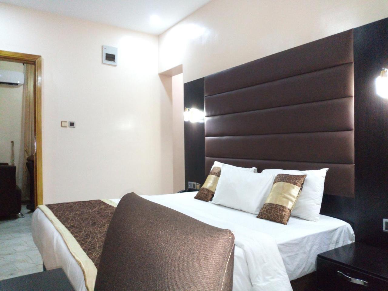 Bana Hotel & Suites Lagos Exterior photo