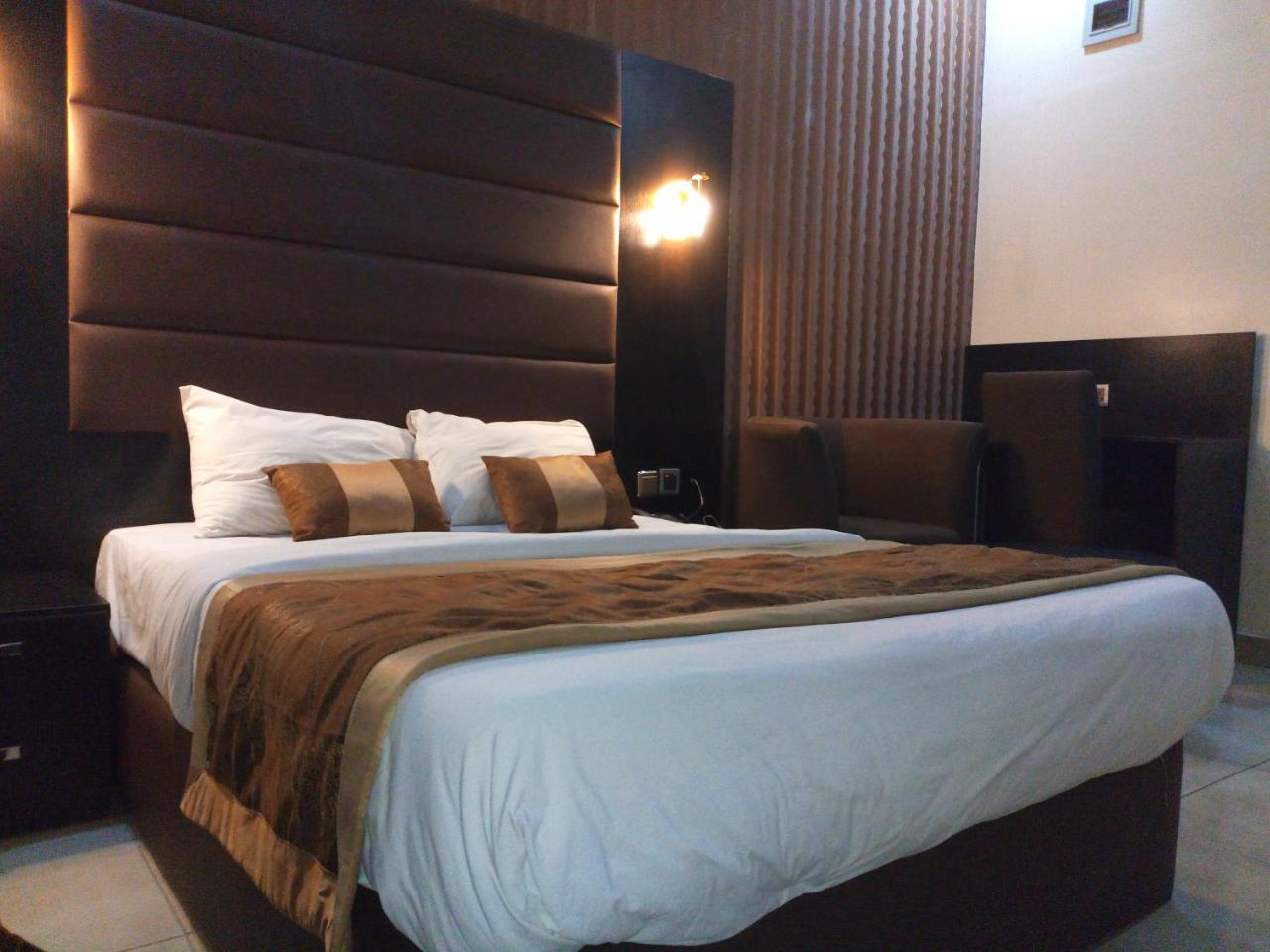 Bana Hotel & Suites Lagos Exterior photo