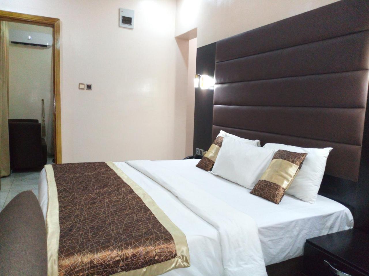 Bana Hotel & Suites Lagos Exterior photo
