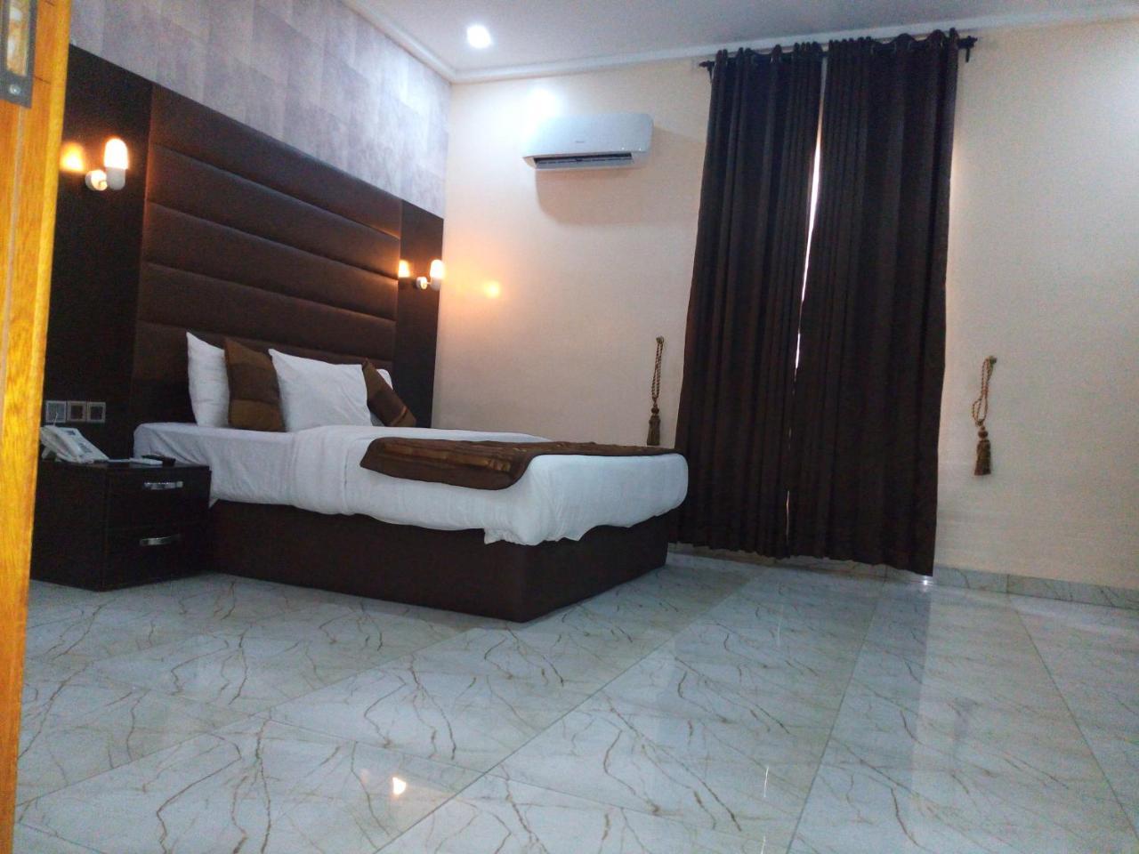 Bana Hotel & Suites Lagos Exterior photo